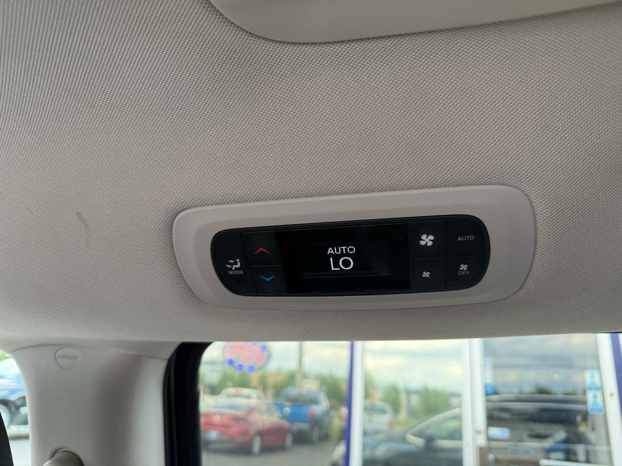 Used 2020 Chrysler Pacifica Touring-L image 11