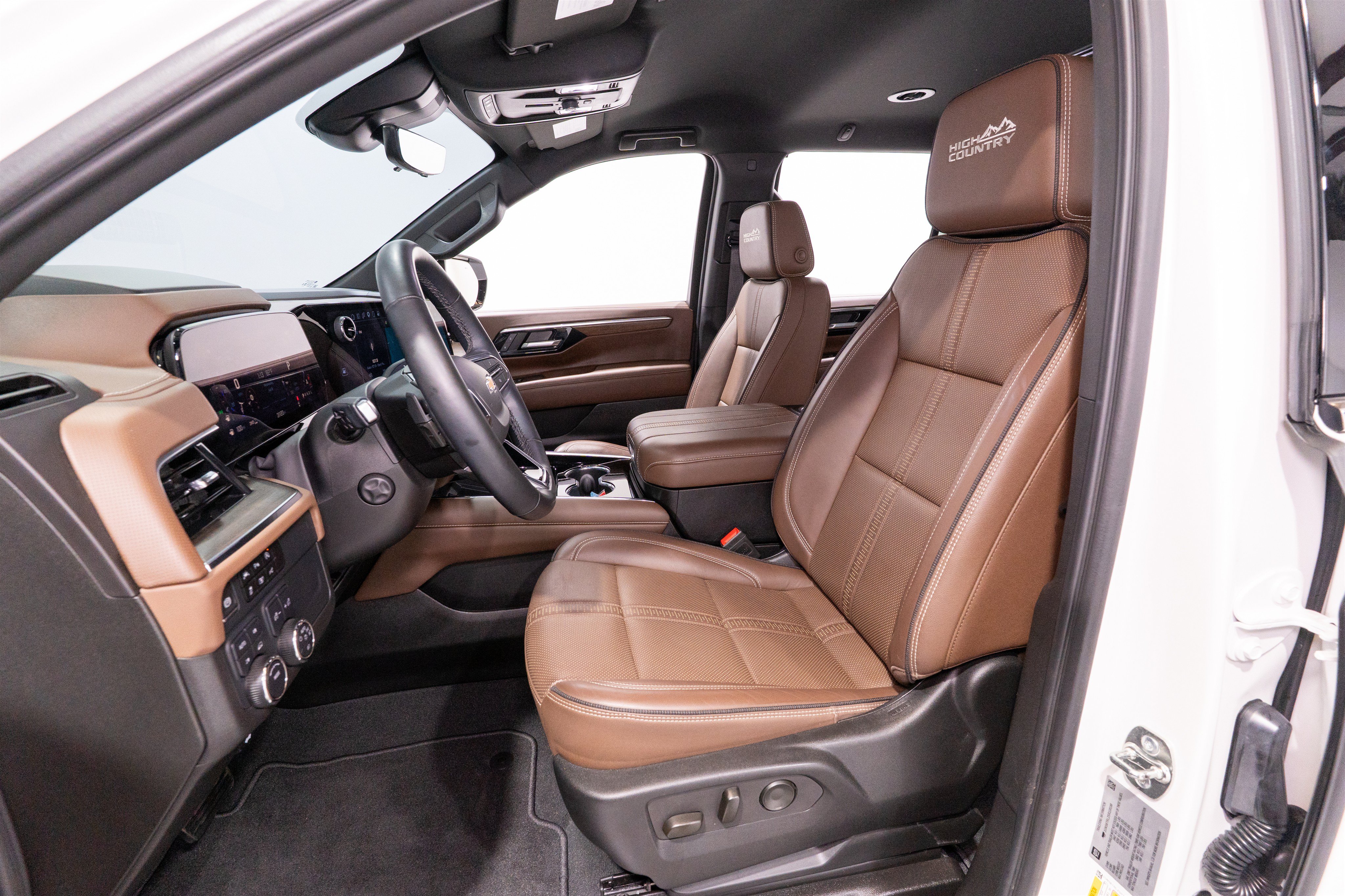Used 2025 Chevrolet Tahoe High Country w/ LPO, Illumination Package AWD/4WD image 16