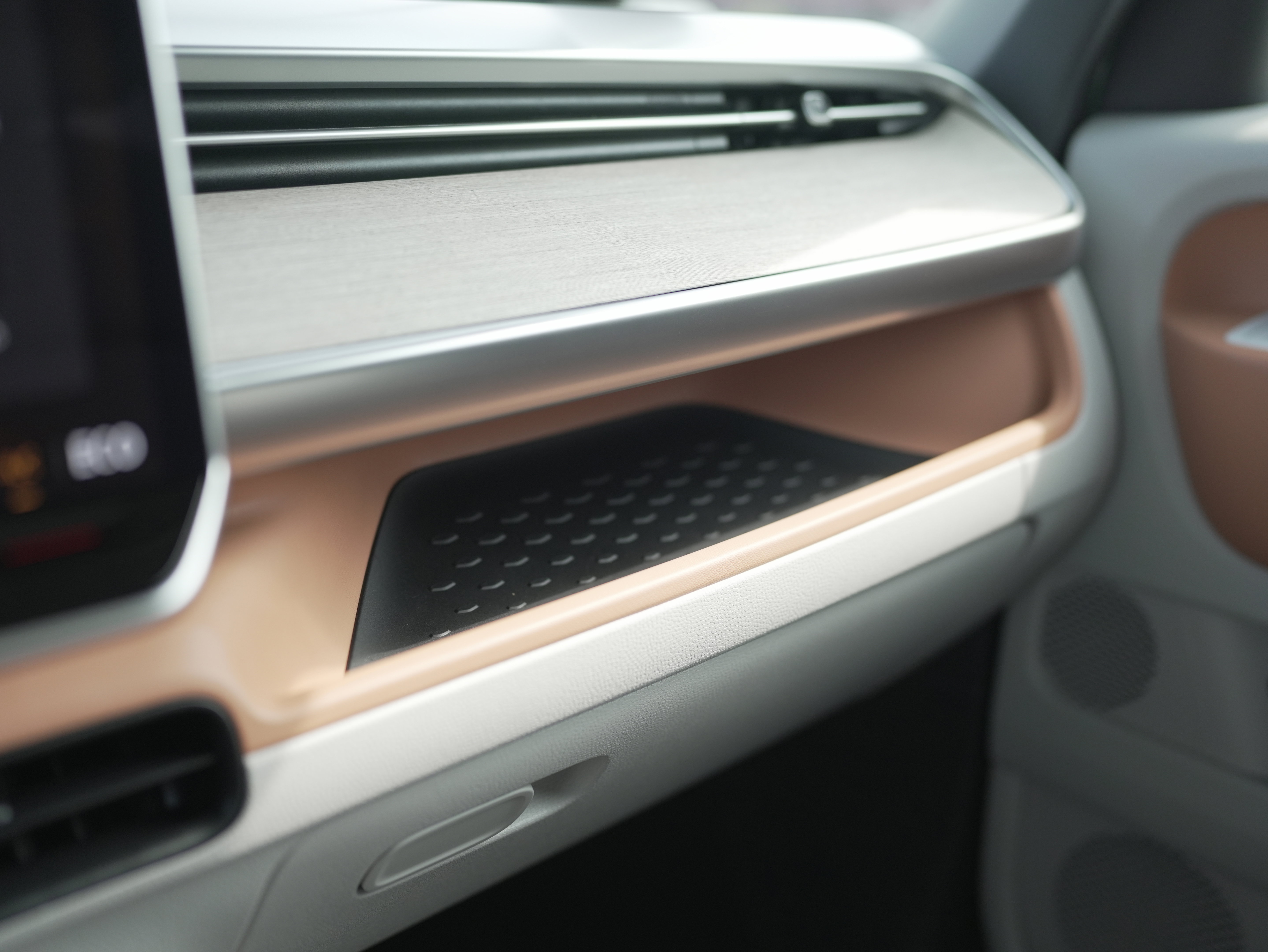 New 2025 Volkswagen ID. Buzz 1st Edition image 31