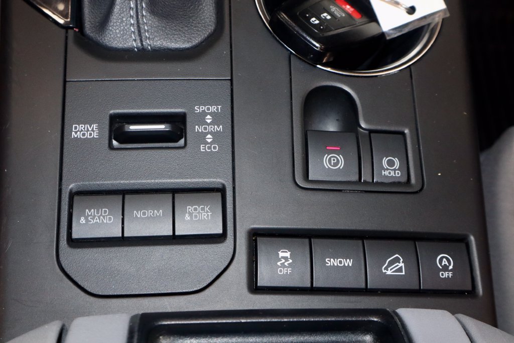Used 2022 Toyota Highlander XLE AWD/4WD image 36