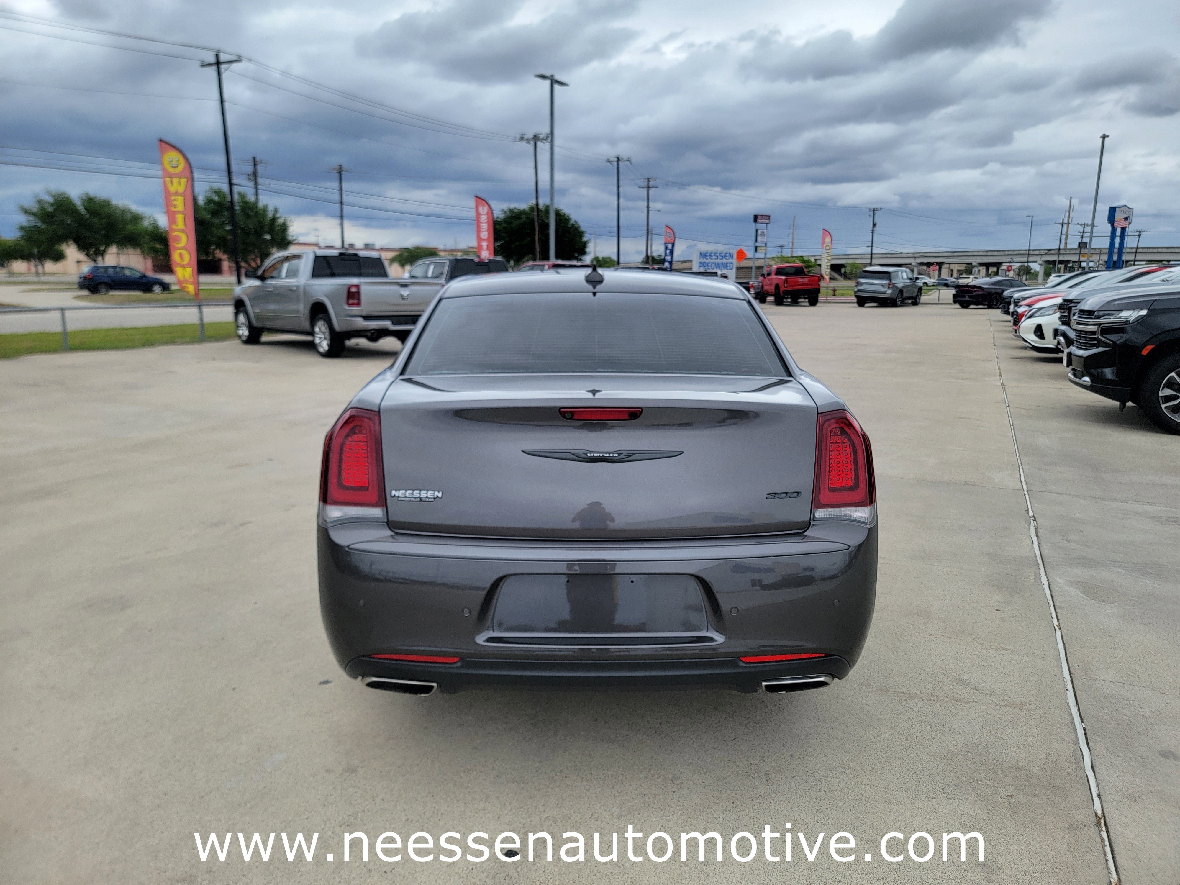 Used 2022 Chrysler 300 Touring L image 6