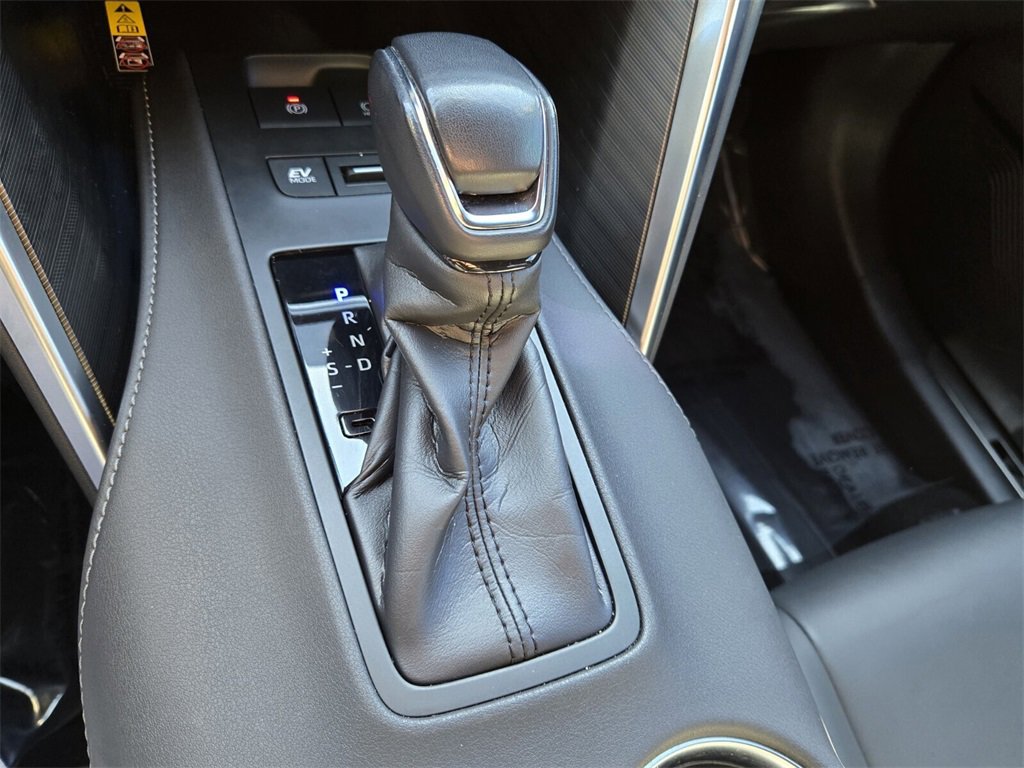 Used 2024 Toyota Venza XLE image 19