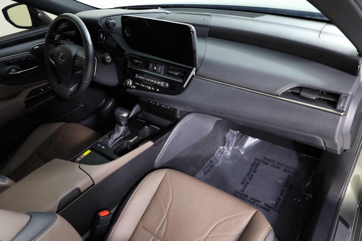 Used 2024 Lexus ES 300h Ultra Luxury w/ Accessory Package (Z2) FWD image 40