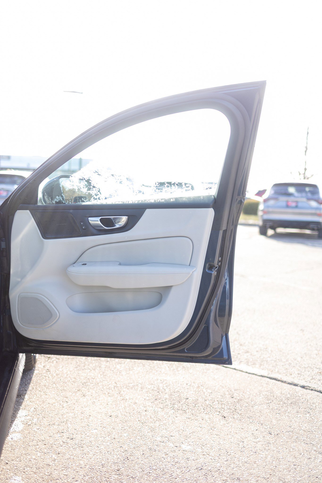 Used 2024 Volvo V60 B5 Cross Country Plus w/ Protection Package Premier image 39