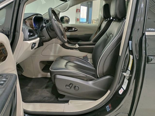 Used 2023 Chrysler Pacifica Limited FWD image 13