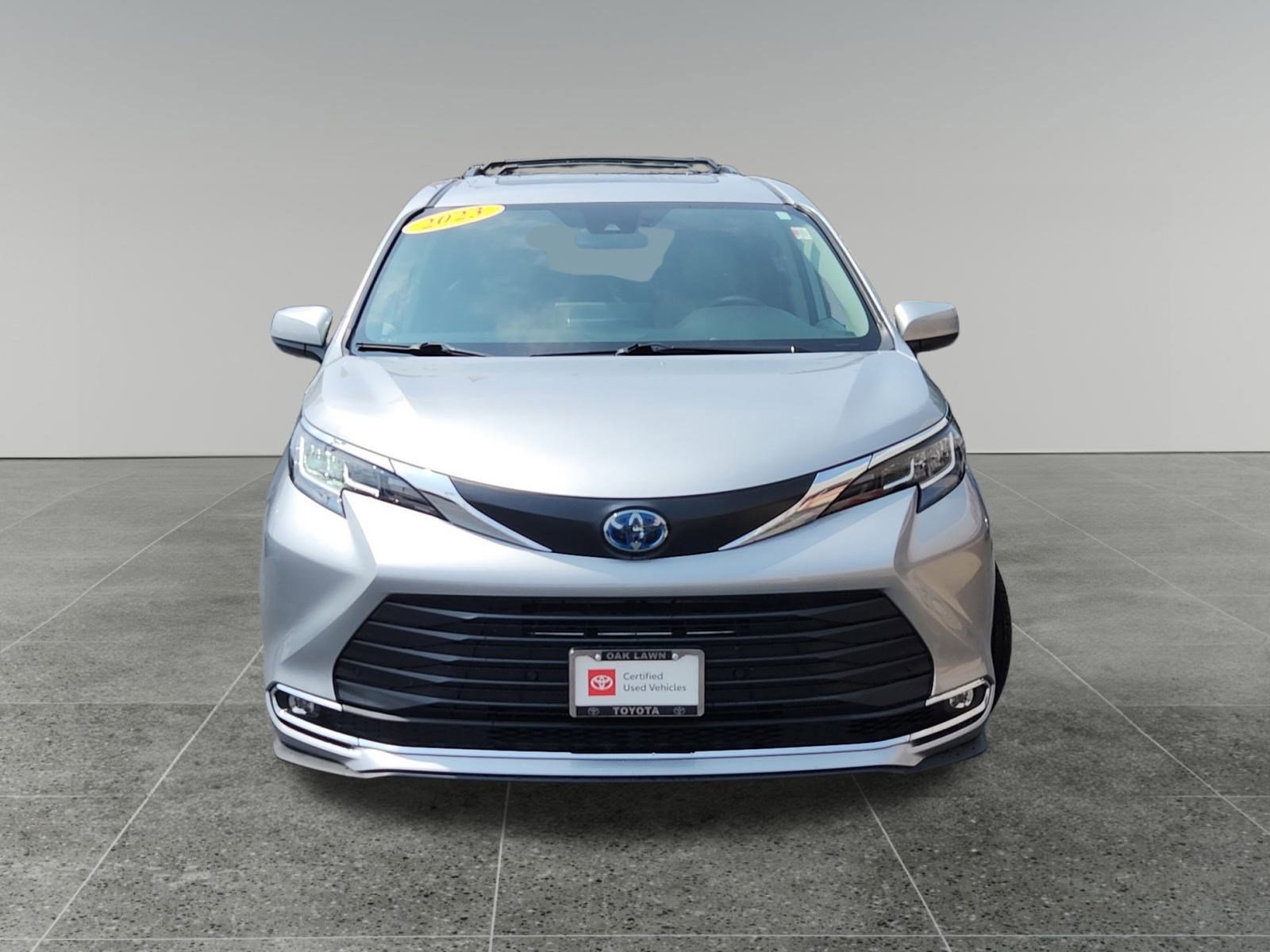 Certified 2023 Toyota Sienna XLE image 2