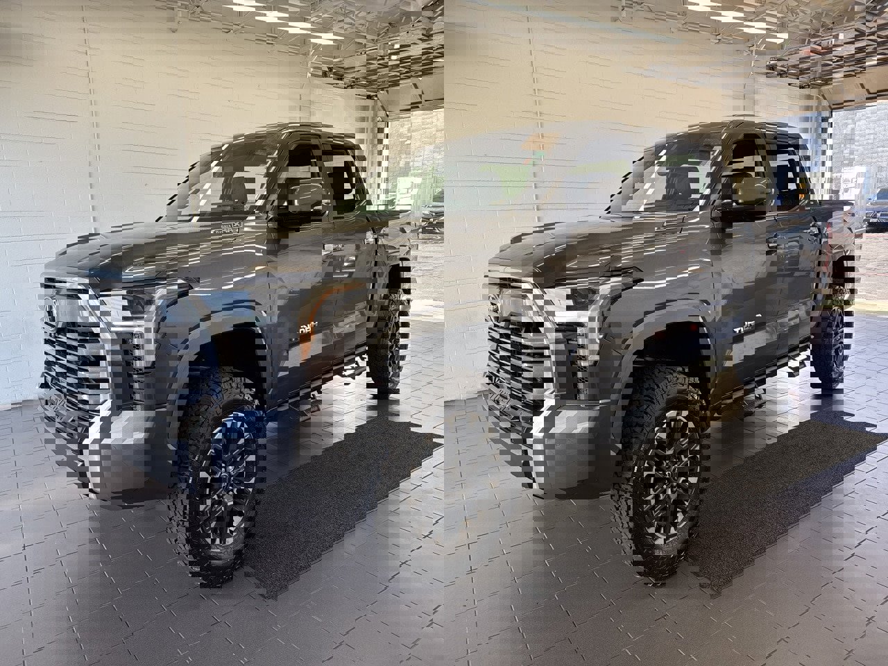 Used 2025 Toyota Tundra Limited image 4
