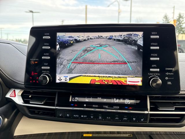 Used 2023 Toyota Sienna Limited image 25