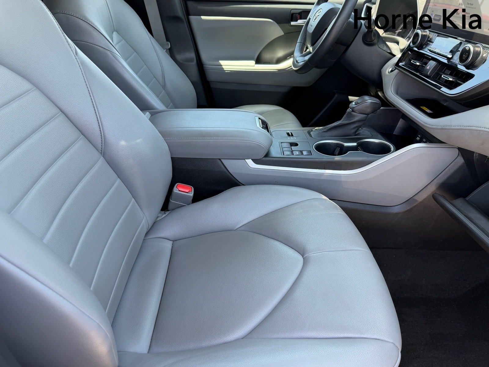 Used 2023 Toyota Highlander XLE FWD image 11