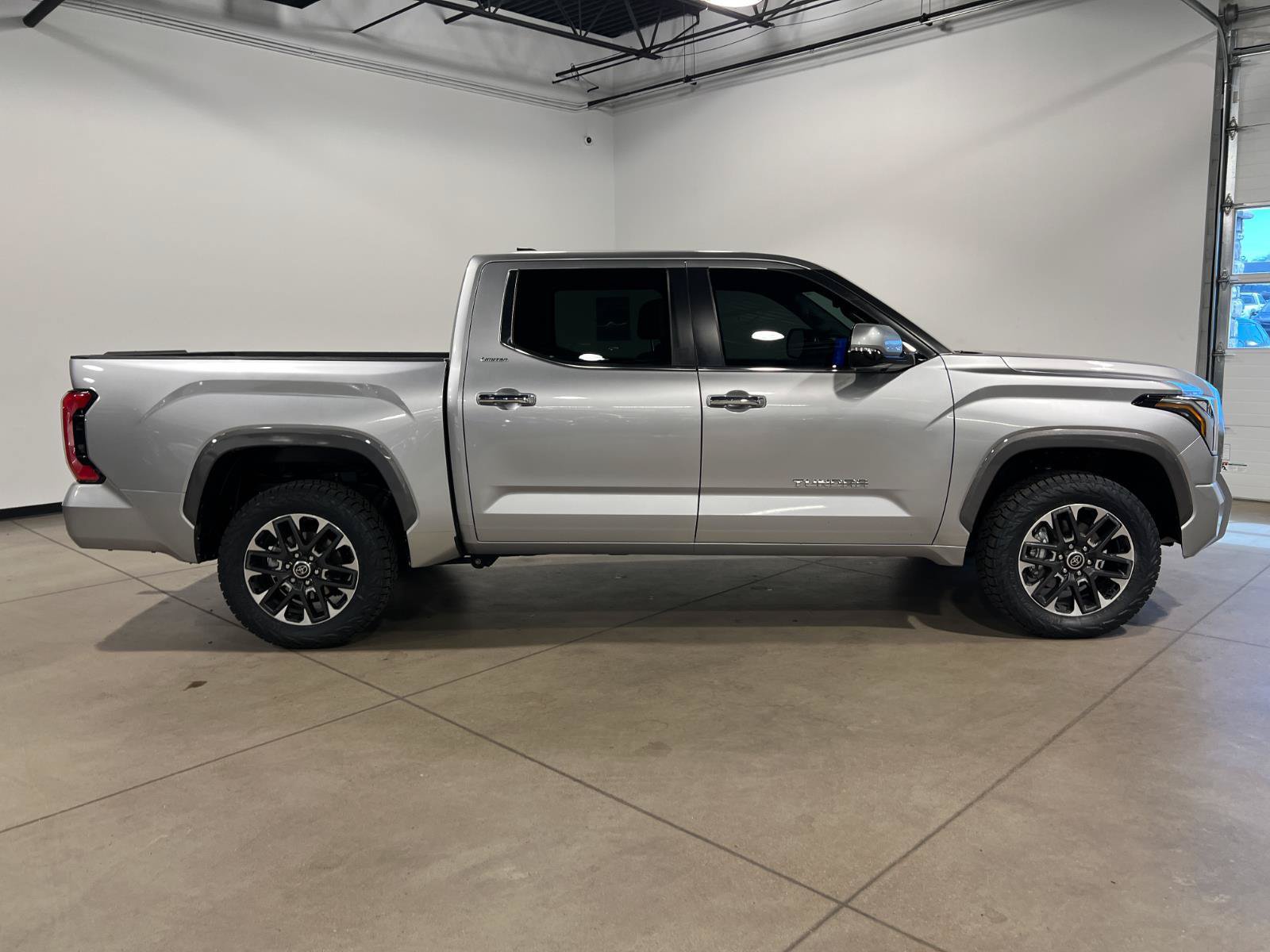Used 2024 Toyota Tundra Limited AWD/4WD image 2