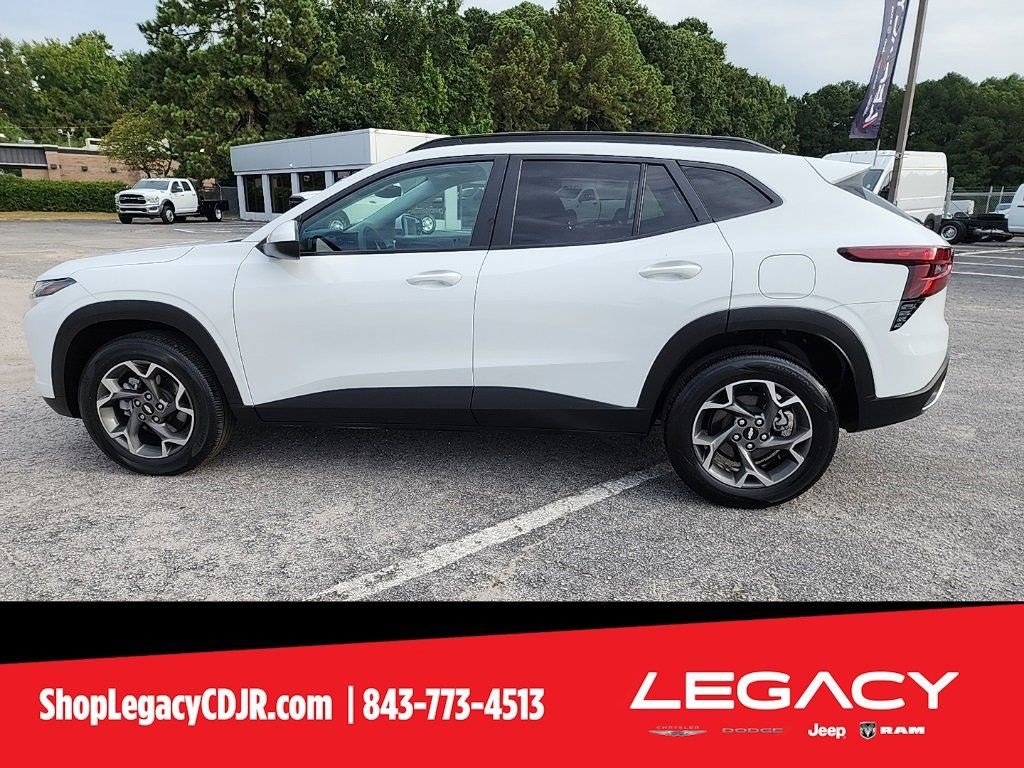 Used 2024 Chevrolet Trax LT image 11