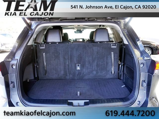 Used 2021 Toyota Highlander XLE AWD/4WD image 14