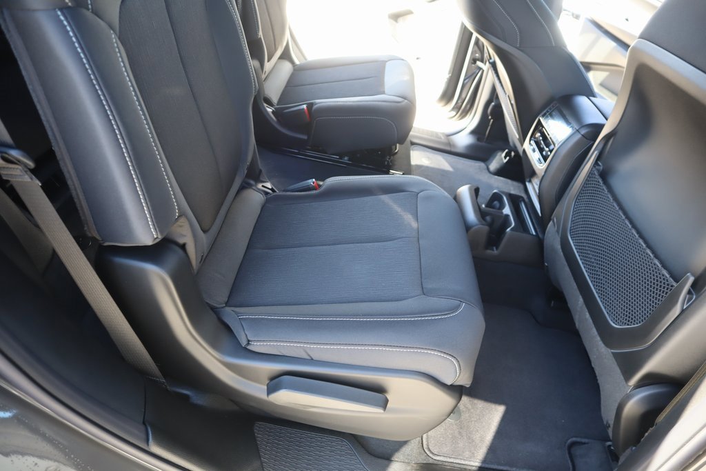 New 2025 Jeep Grand Cherokee L Laredo image 13