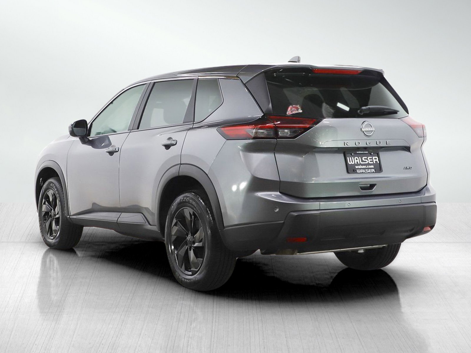 Used 2025 Nissan Rogue SV image 3