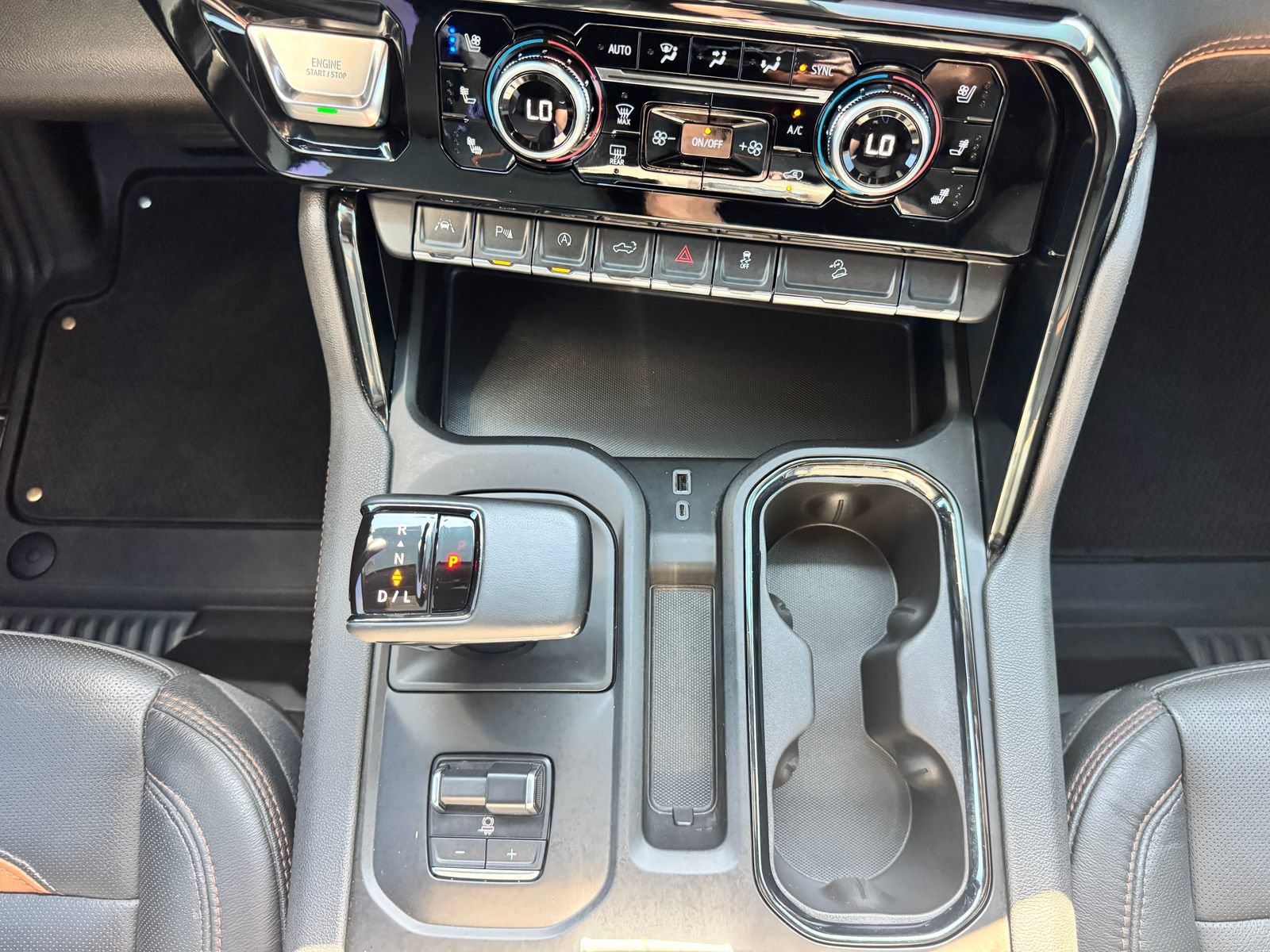 Used 2023 GMC Sierra 1500 AT4 w/ Technology Package AWD/4WD image 23