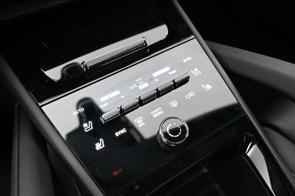 Certified 2026 Porsche Cayenne GTS AWD/4WD image 22