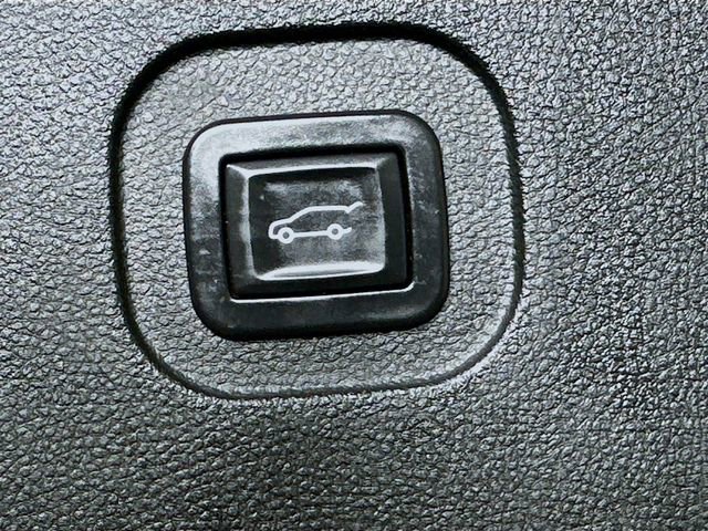 Used 2017 Chevrolet Equinox Premier w/ Enhanced Convenience Package image 12