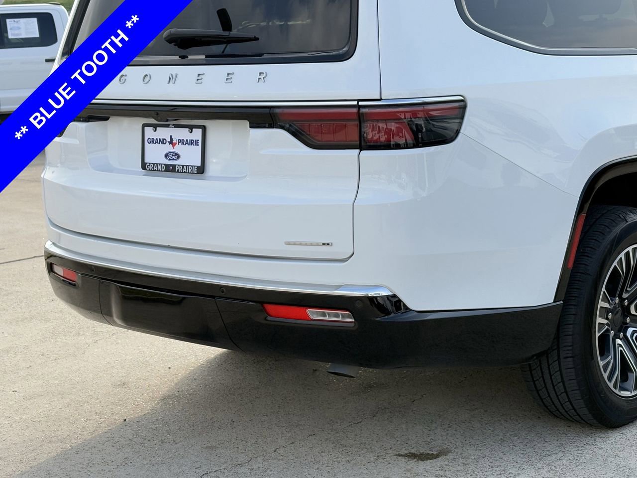 Used 2024 Jeep Wagoneer L Series II image 8