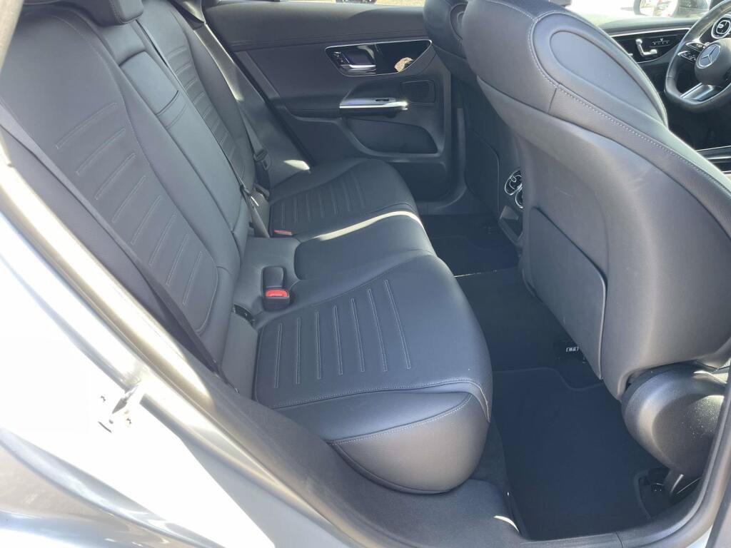 Used 2024 Mercedes-Benz GLC 300 4MATIC image 19