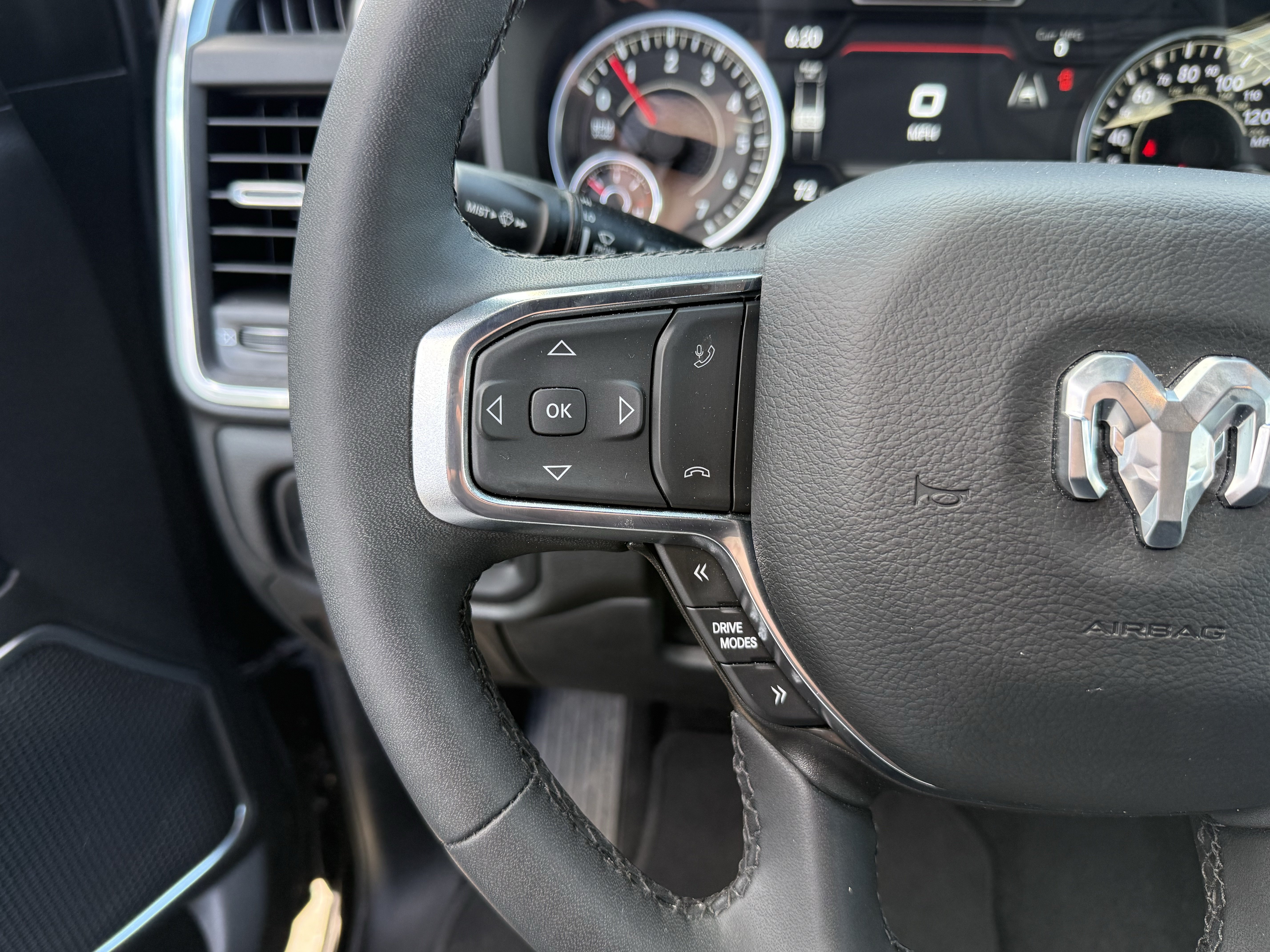 Used 2025 RAM 1500 Laramie w/ Sport Appearance Package AWD/4WD image 15