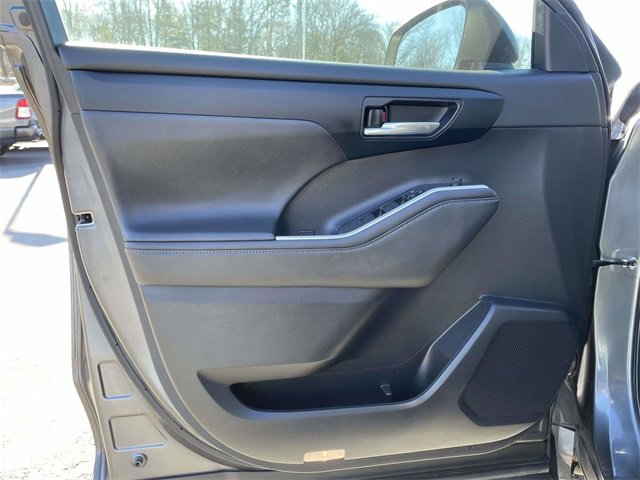 Used 2023 Toyota Highlander XLE image 19