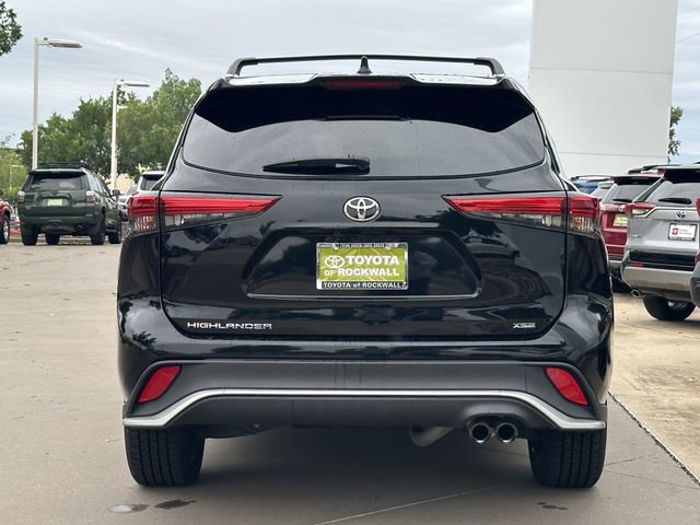 Used 2021 Toyota Highlander XSE FWD image 4