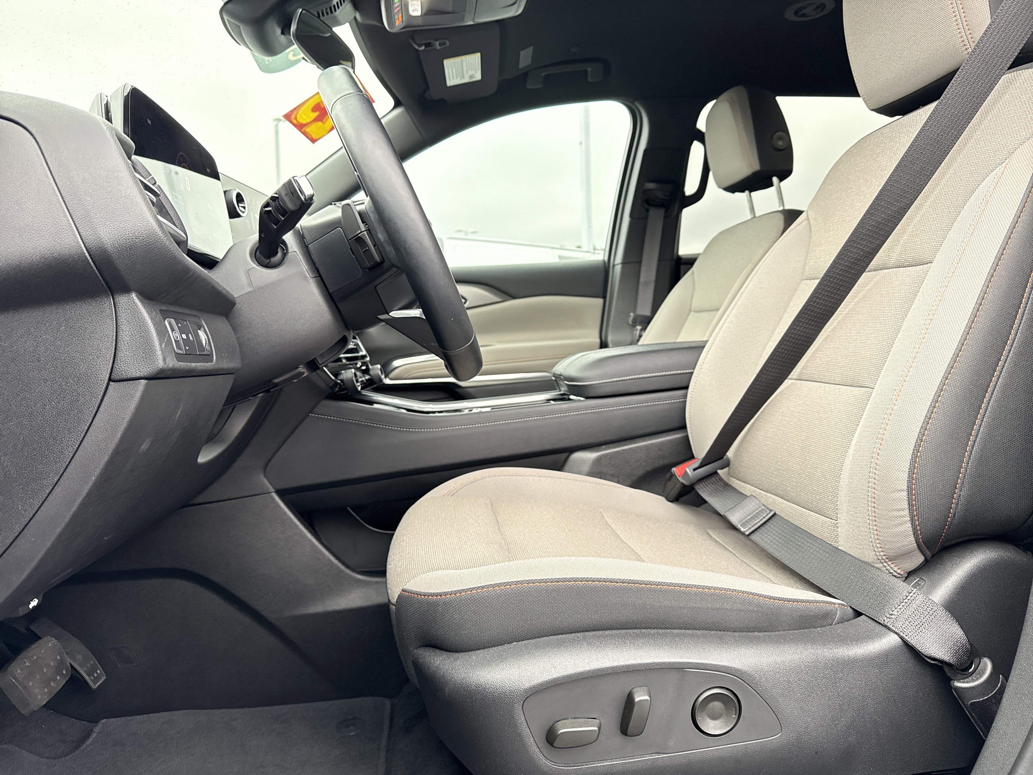 Certified 2025 Chevrolet Traverse LT image 16