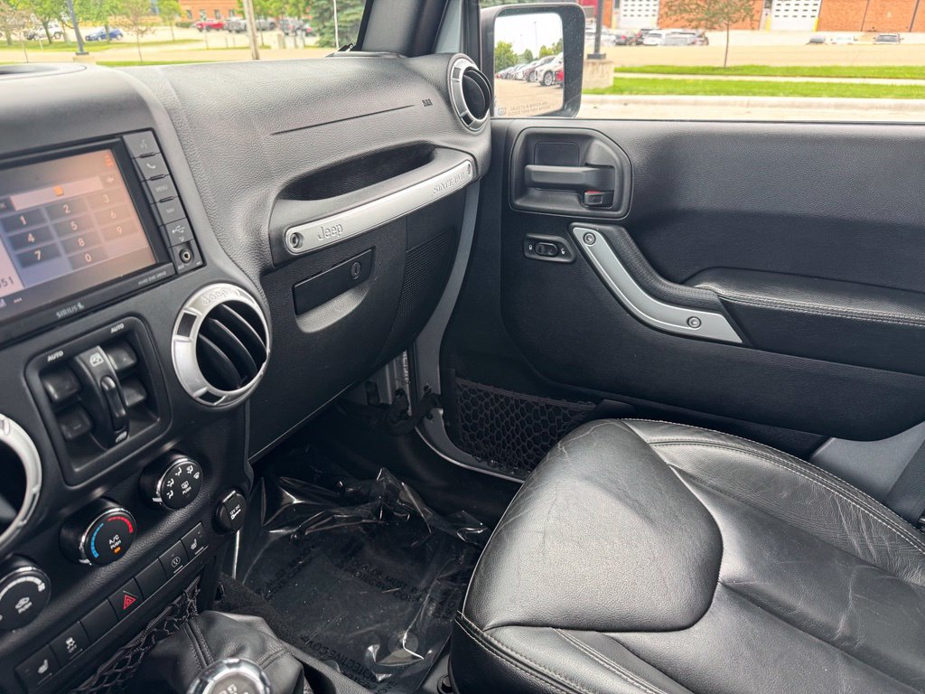 Used 2015 Jeep Wrangler Unlimited Rubicon AWD/4WD image 17