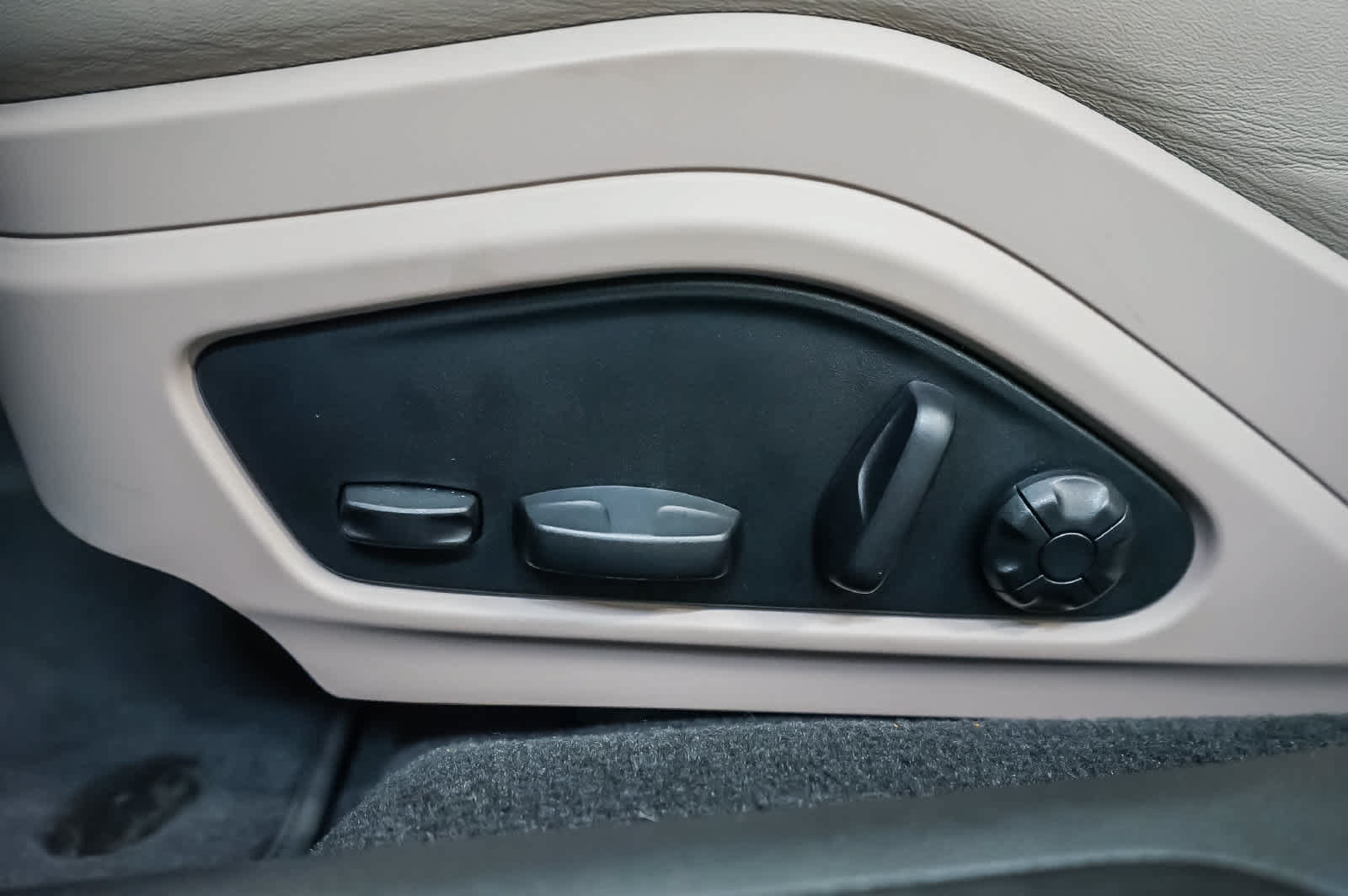 Certified 2025 Porsche Panamera 4 AWD/4WD image 26