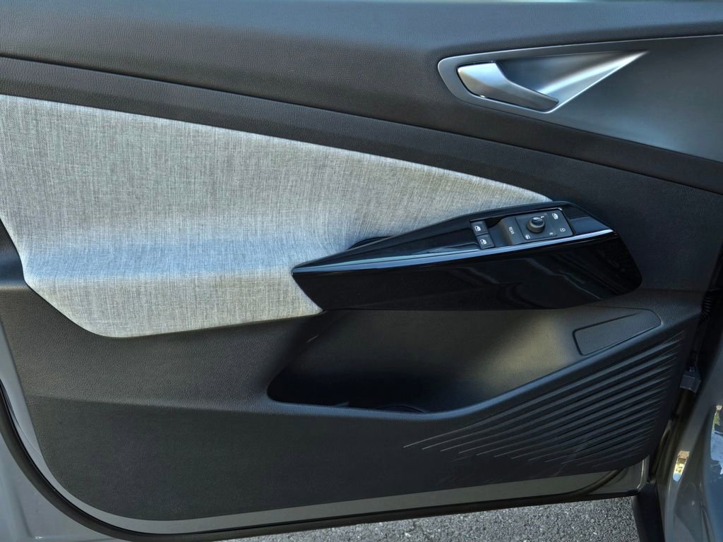 Certified 2025 Volkswagen ID.4 Pro image 11