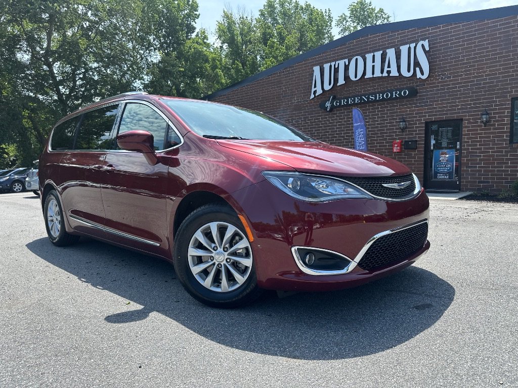 Used 2019 Chrysler Pacifica Touring-L image 40