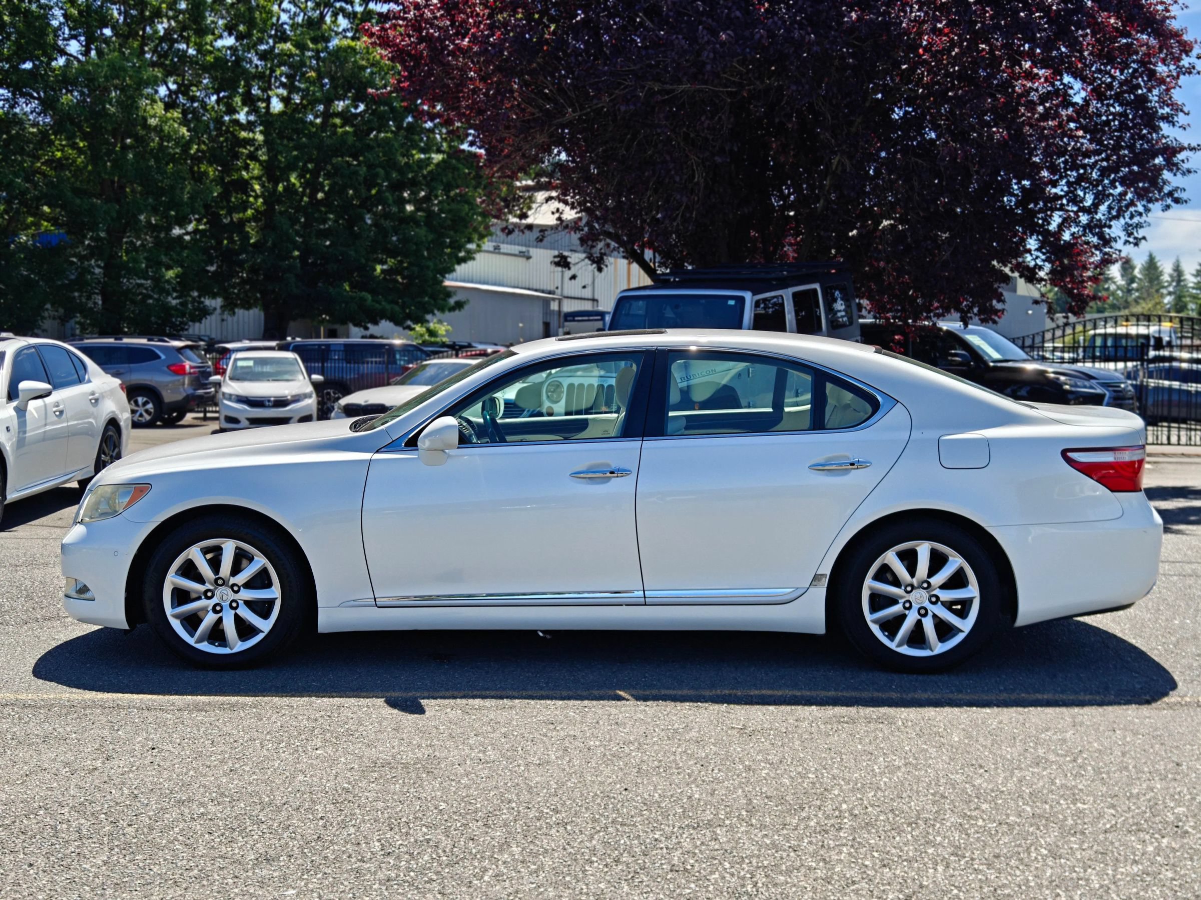 Used 2007 Lexus LS 460 w/ Comfort Pkg RWD image 4
