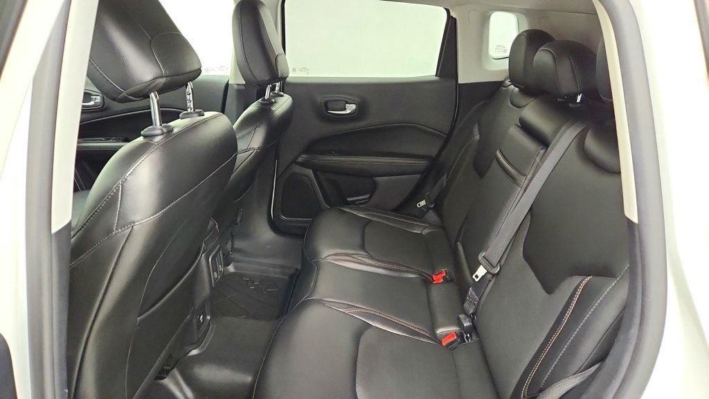Used 2018 Jeep Compass Latitude AWD/4WD image 18
