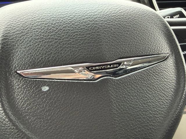 Used 2023 Chrysler Pacifica Touring-L FWD image 30