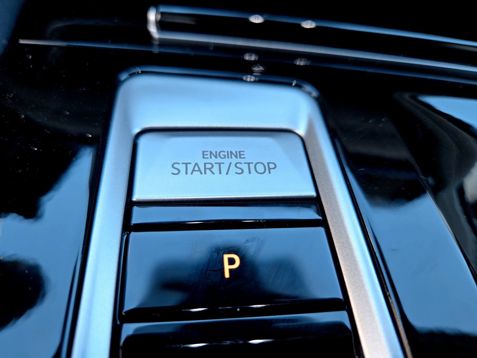 Used 2025 Volkswagen Atlas Cross Sport SEL Premium R-Line image 15