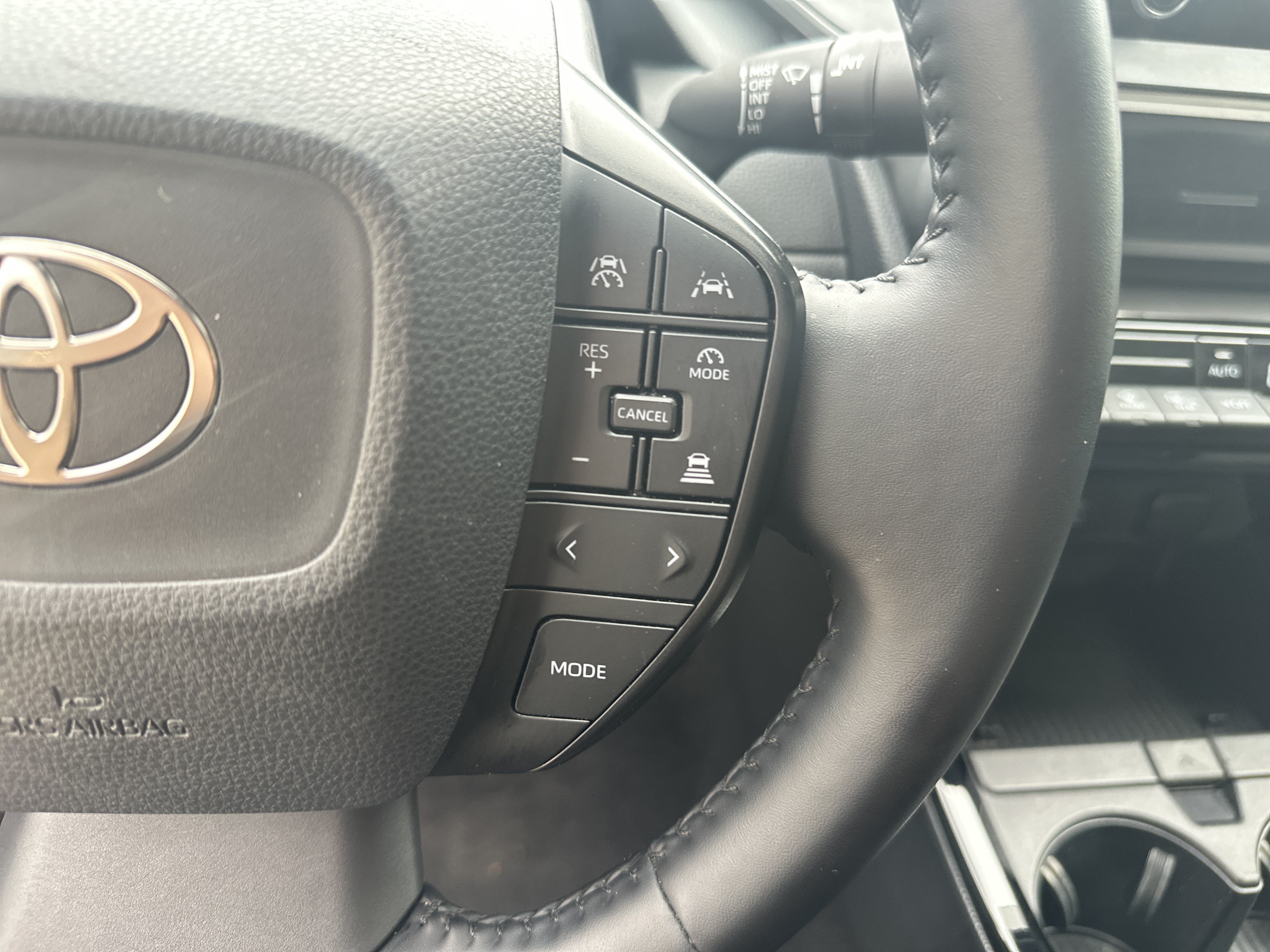 Used 2025 Toyota Prius LE FWD image 19