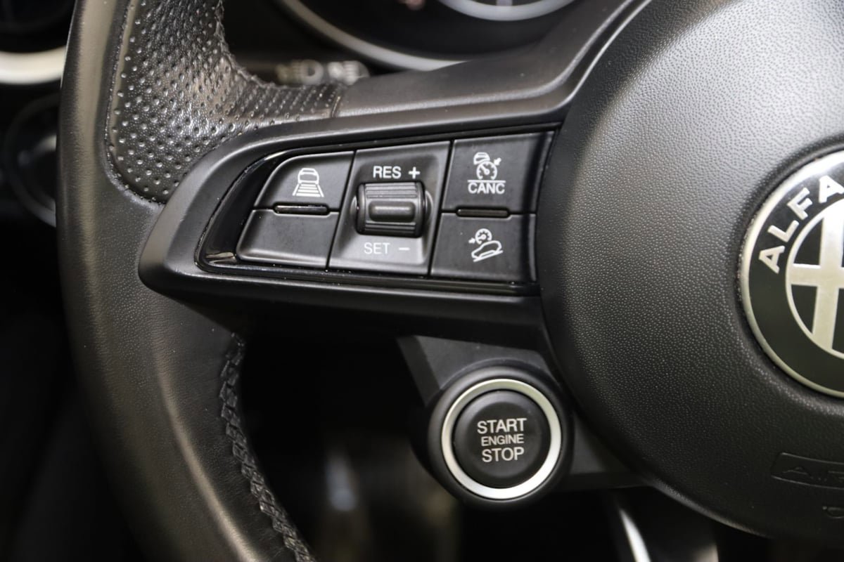 Used 2023 Alfa Romeo Stelvio Ti image 41
