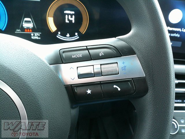 Used 2025 Hyundai Santa Cruz SE image 13