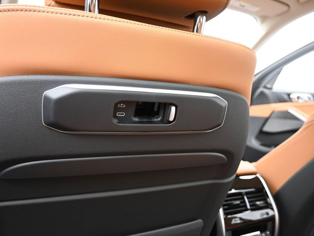 New 2025 BMW X7 xDrive40i image 19