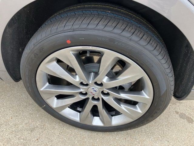 Used 2022 Buick Envision Avenir w/ Technology Package II AWD/4WD image 27