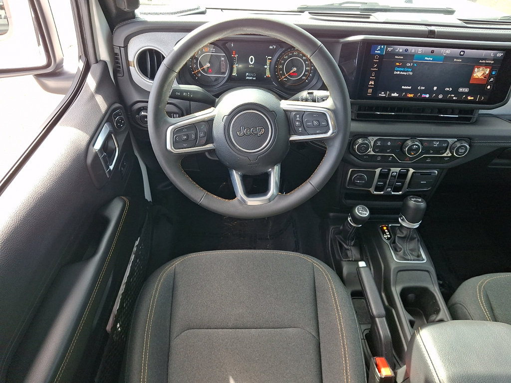 Used 2025 Jeep Wrangler Unlimited Sahara AWD/4WD image 22