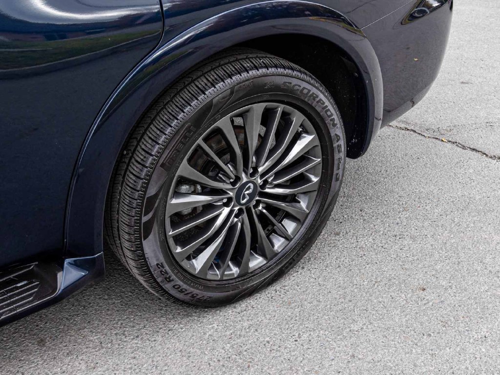 Used 2024 INFINITI QX80 Sensory AWD/4WD image 10