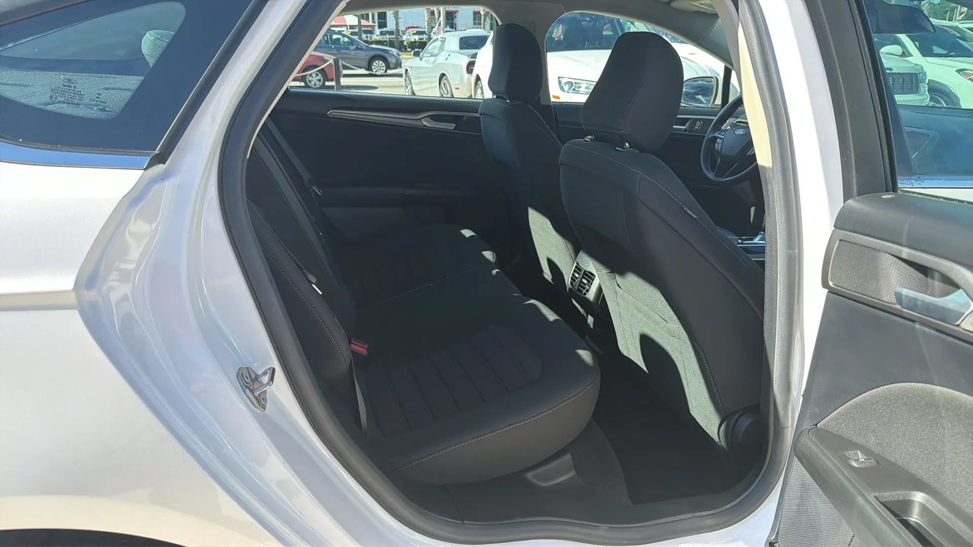 Used 2020 Ford Fusion SE FWD image 20