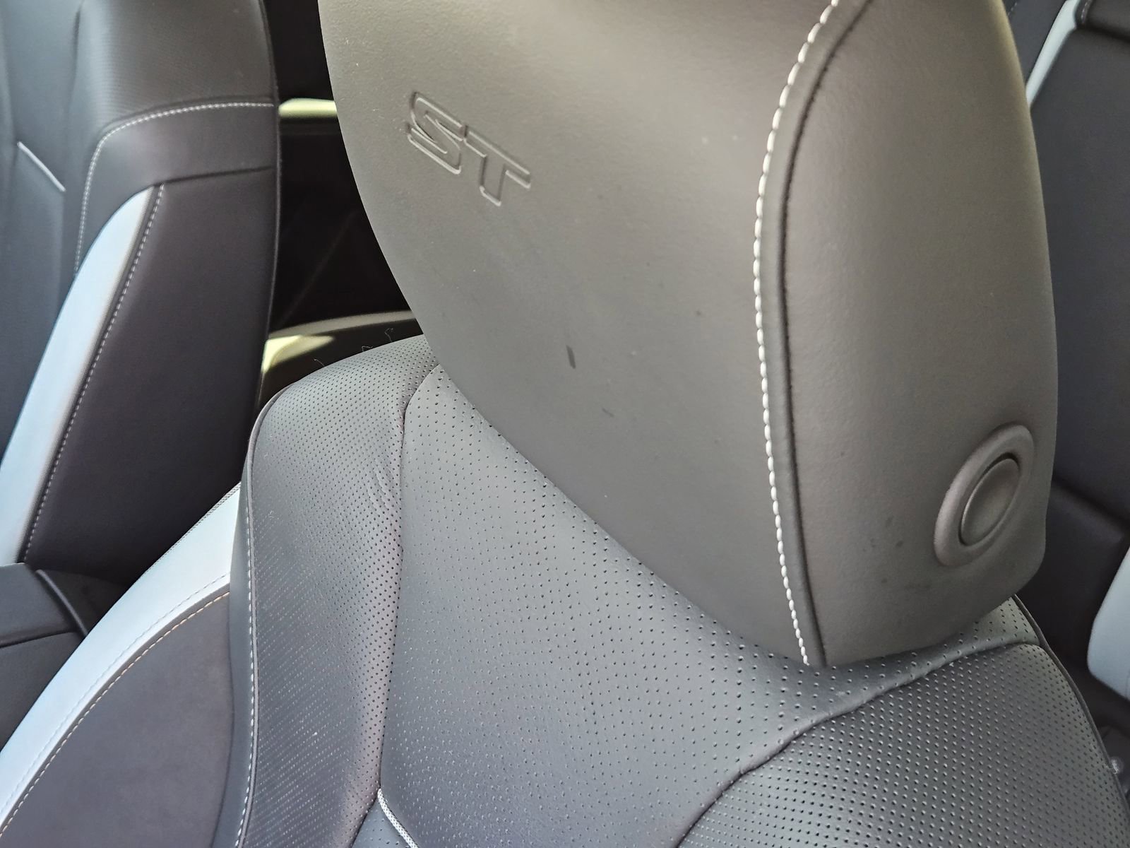Used 2025 Buick Envision Sport Touring AWD/4WD image 28