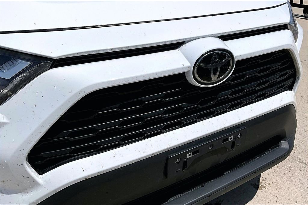Used 2025 Toyota RAV4 XLE FWD image 32