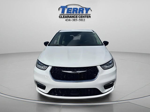 Used 2024 Chrysler Pacifica Touring-L image 4