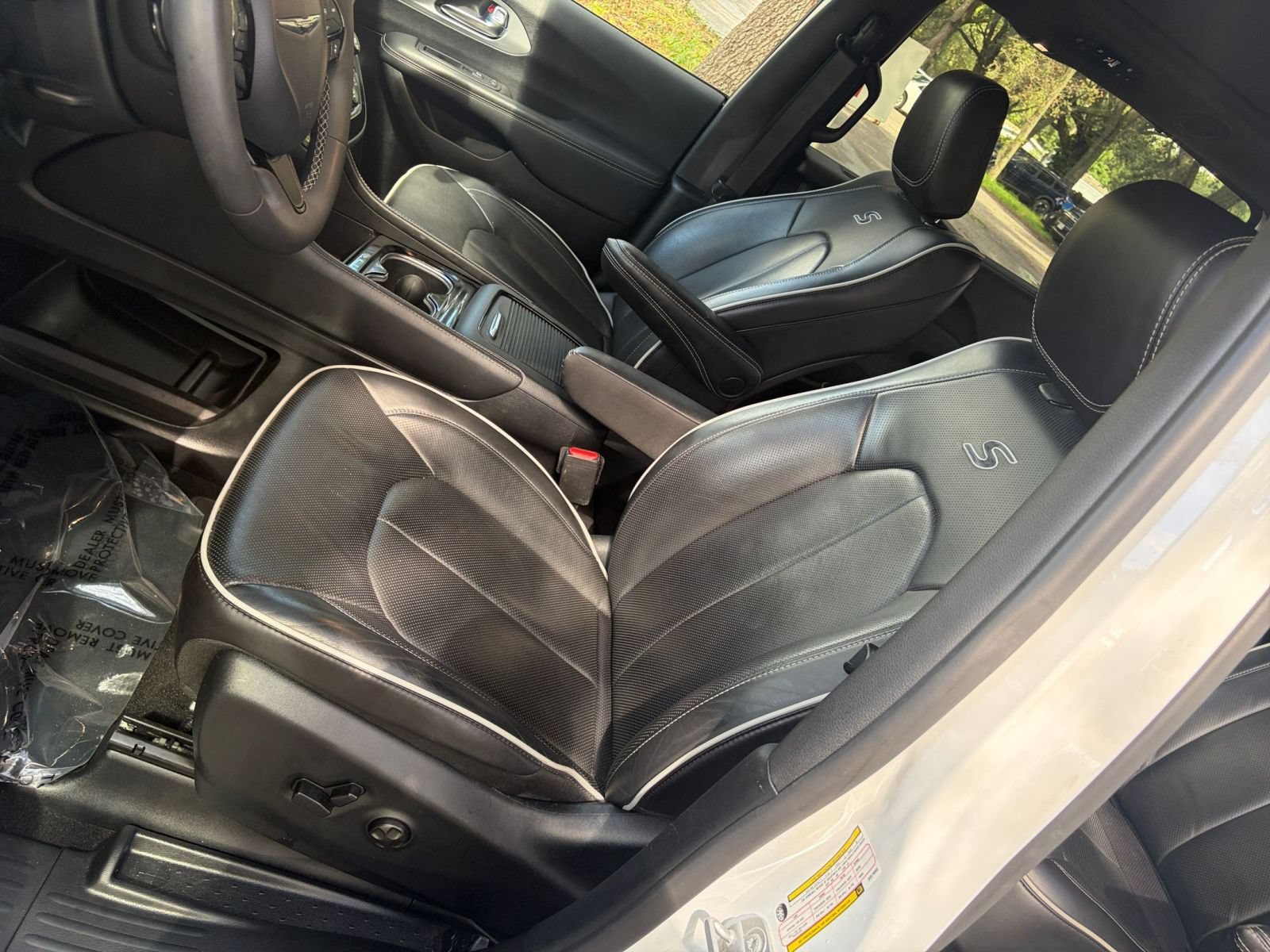 Used 2025 Chrysler Pacifica Limited FWD image 37