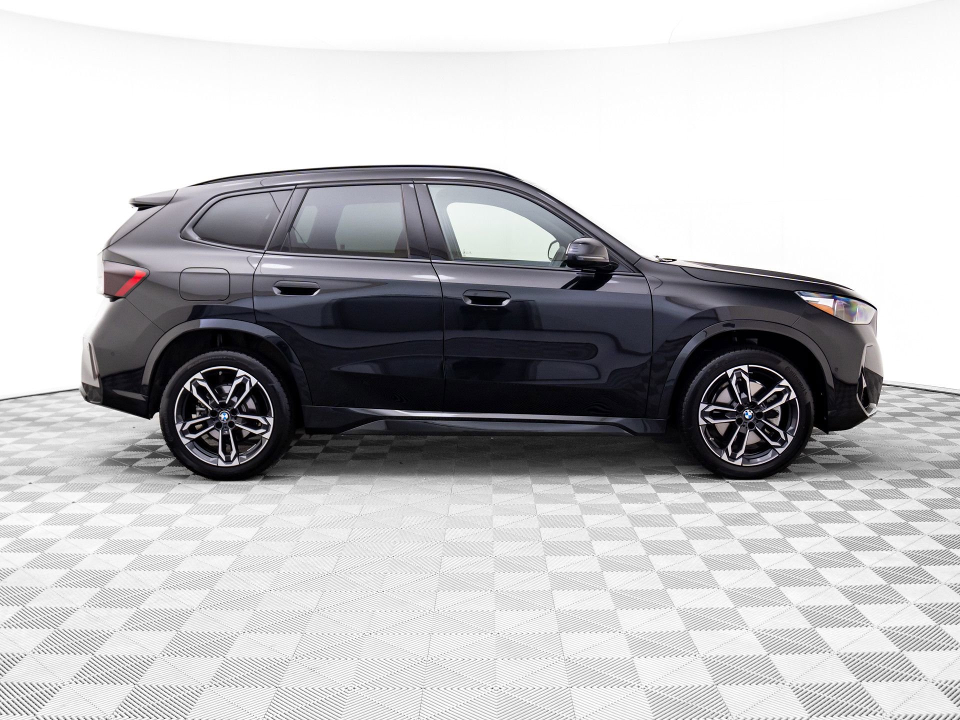 Certified 2025 BMW X1 xDrive28i w/ M Sport Package AWD/4WD image 7