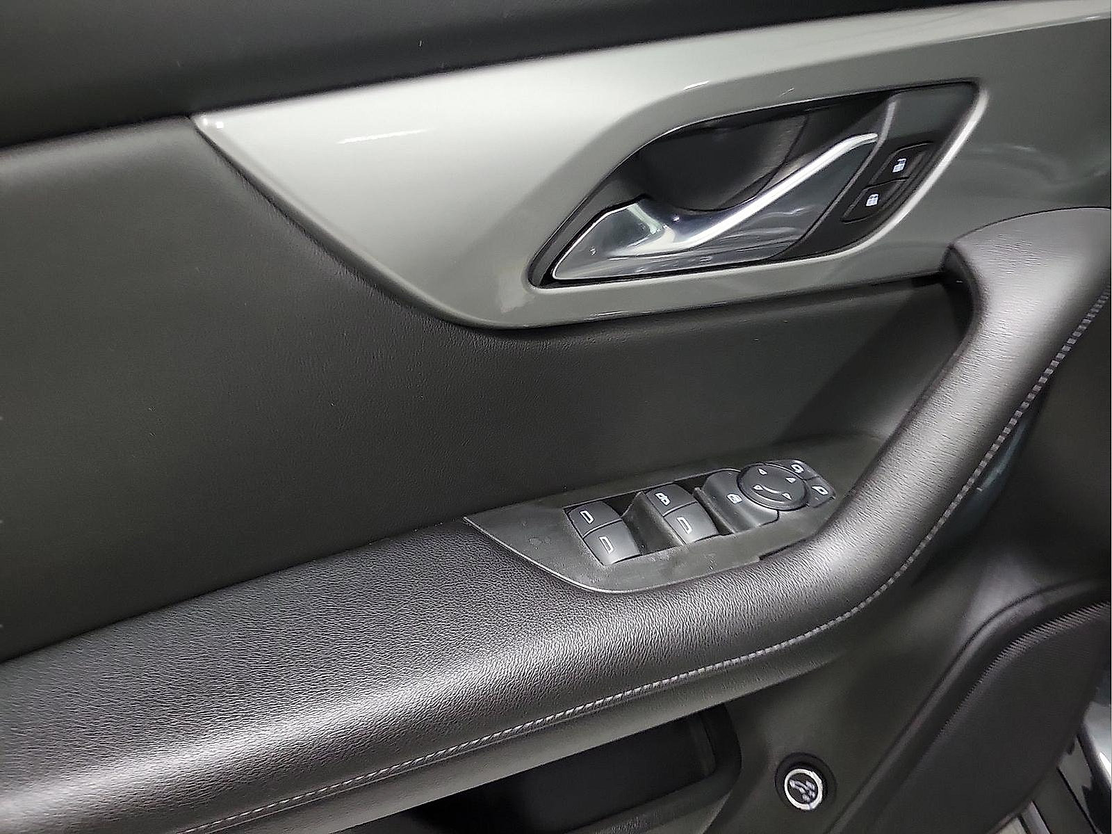 Used 2020 Chevrolet Blazer LT FWD image 12