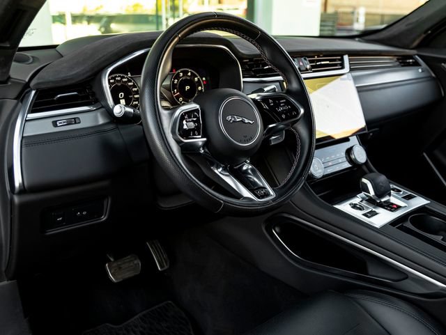 Used 2022 Jaguar F-PACE SVR AWD/4WD image 17